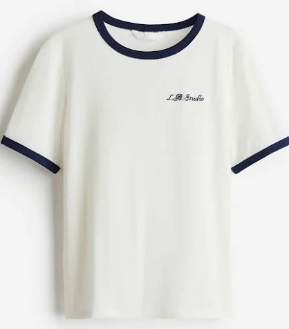 beige tshirt